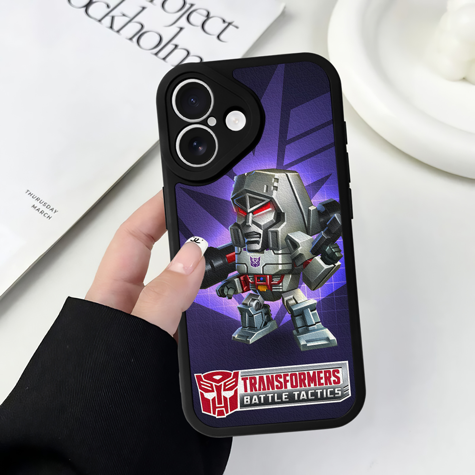 （画像用） Transformers トランスフォーマー 【iPhone 16シリーズ対応】シリコンスマホケース（レザー調） 材質：シリコン